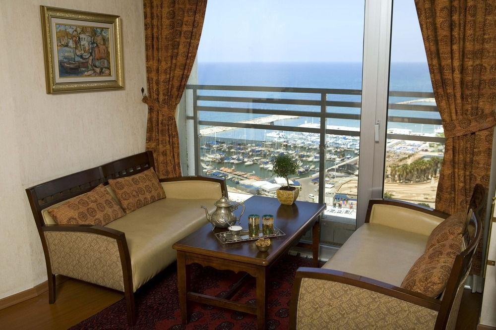 Renaissance Tel Aviv Hotel Exterior photo