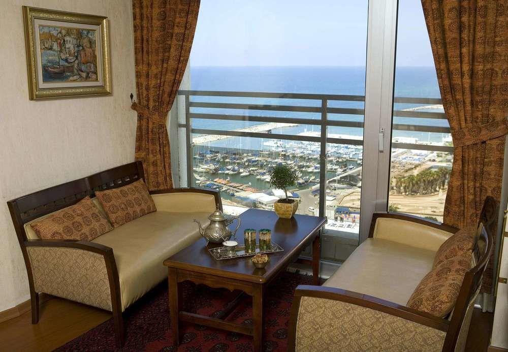 Renaissance Tel Aviv Hotel Exterior photo