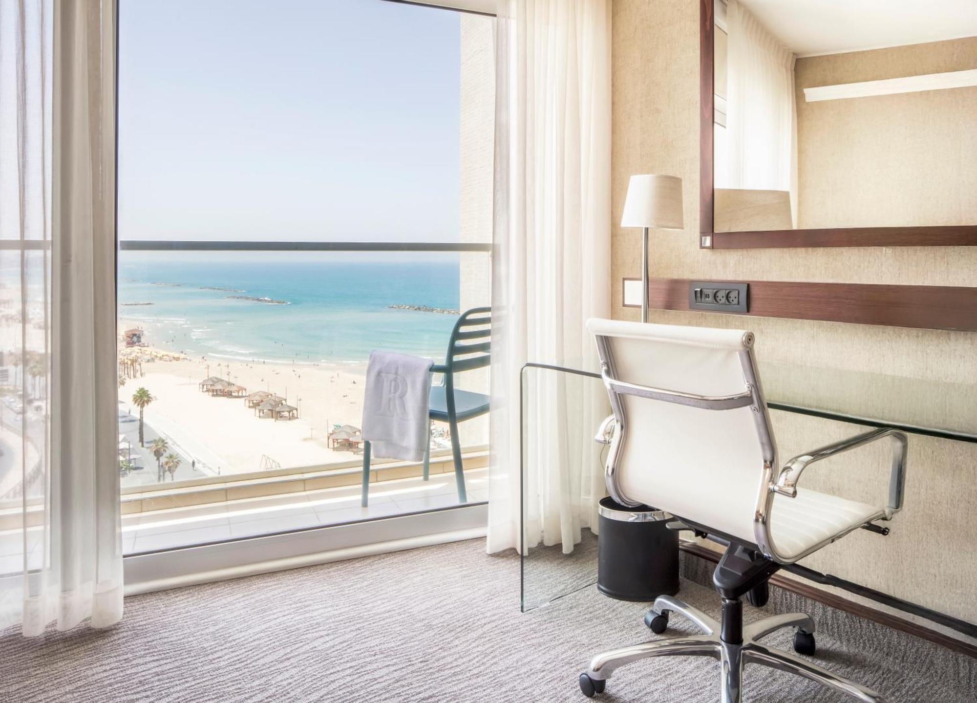 Renaissance Tel Aviv Hotel Exterior photo