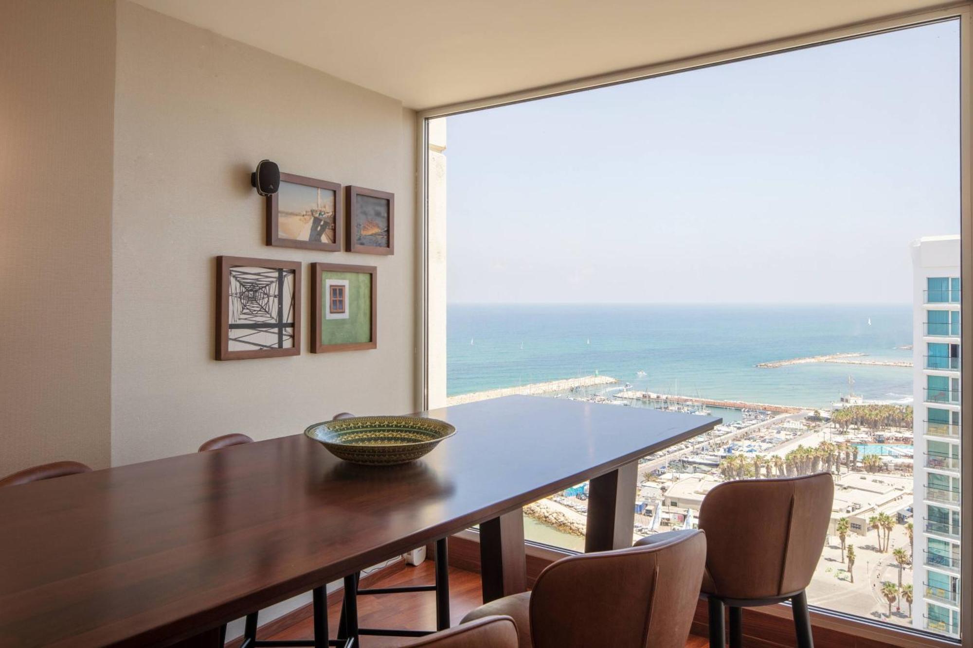 Renaissance Tel Aviv Hotel Exterior photo