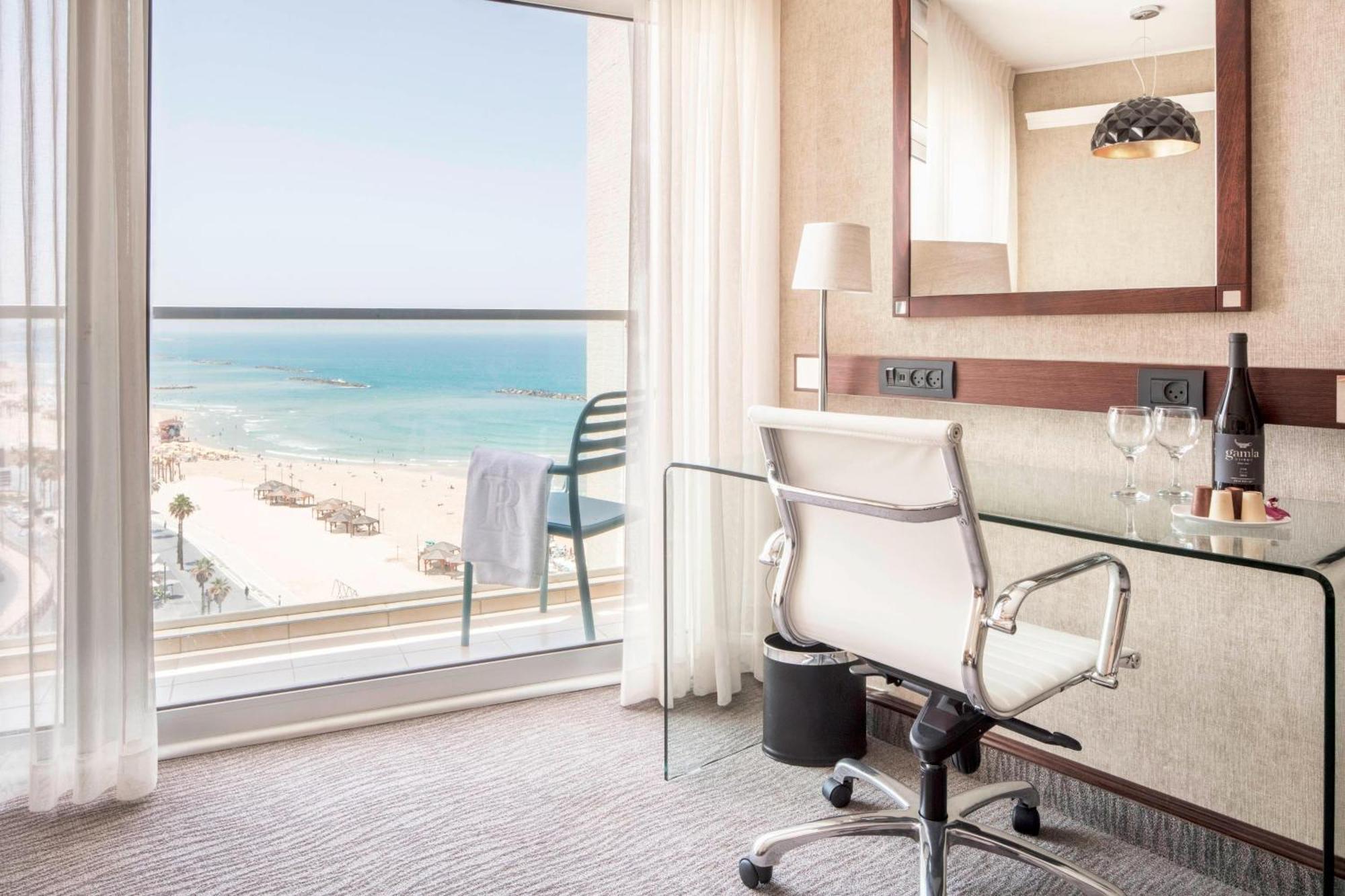 Renaissance Tel Aviv Hotel Exterior photo