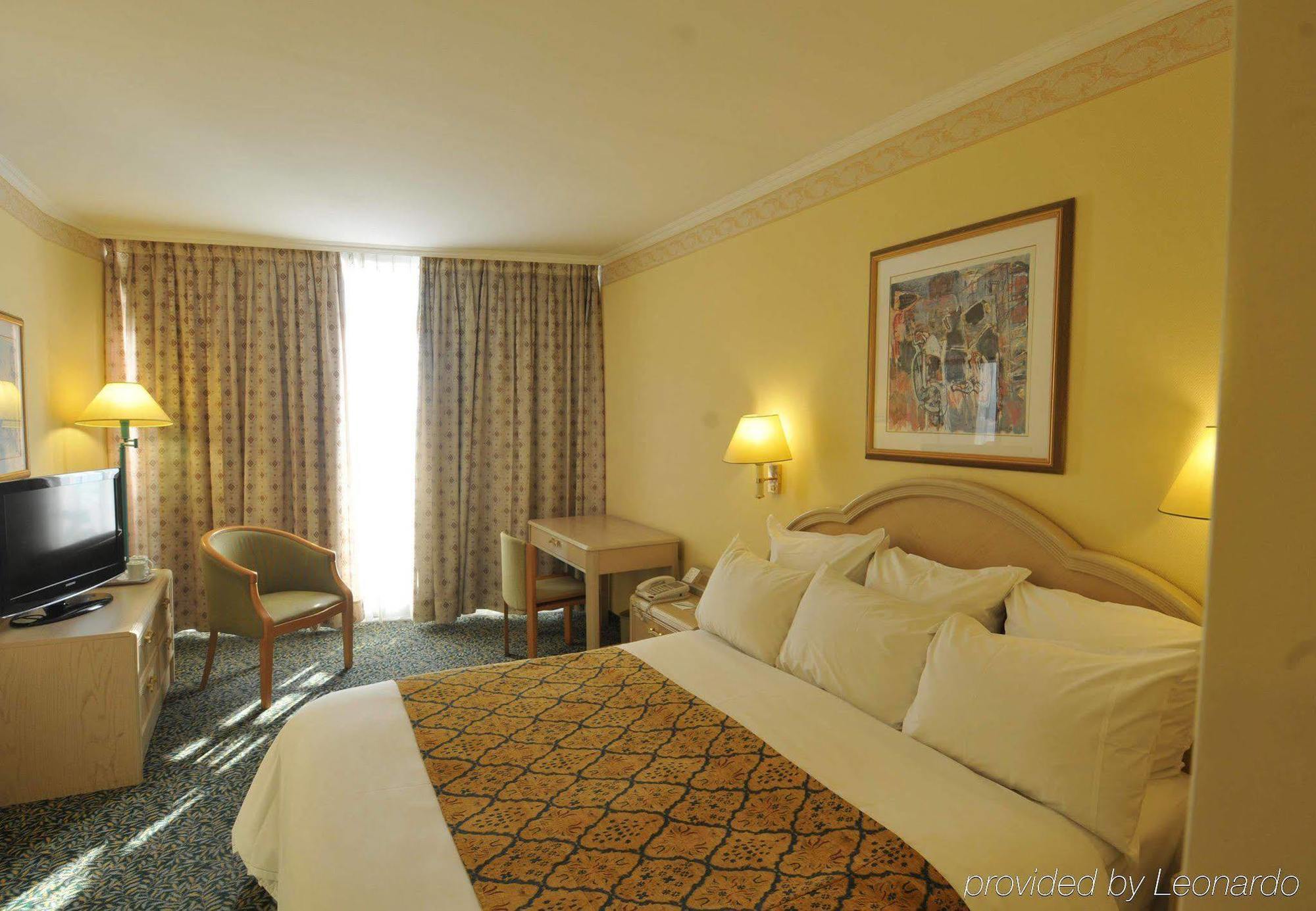 Renaissance Tel Aviv Hotel Exterior photo