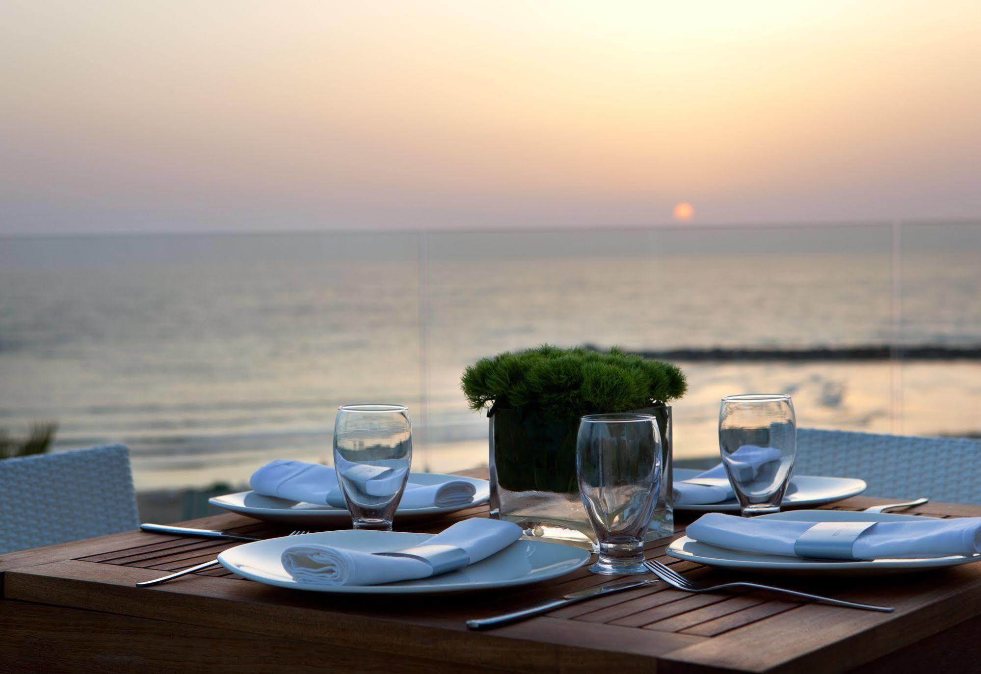 Renaissance Tel Aviv Hotel Exterior photo